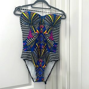 Women’s geometrical underwire one piece swimsuit